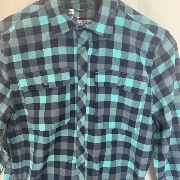 New without tags All in Motion button (snap) down shirt woman’s size small - Picture 2 of 4